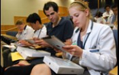 Univerzitet Jejl dodeljuje tablične računare iPad studentima medicine