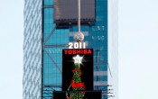 Toshiba ukrašava Tajms skver u Njujorku tradicionalnom novogodišnjom temom