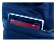Pantalone koje pune mobilni telefon